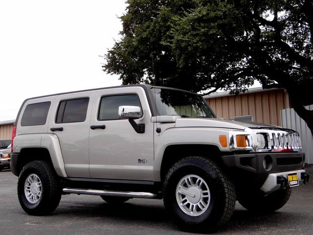 Hummer H3 1996 Nissan SUV