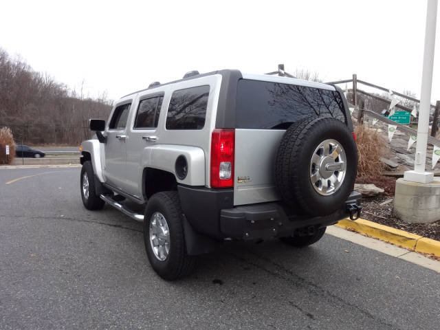 Hummer H3 2010 photo 2
