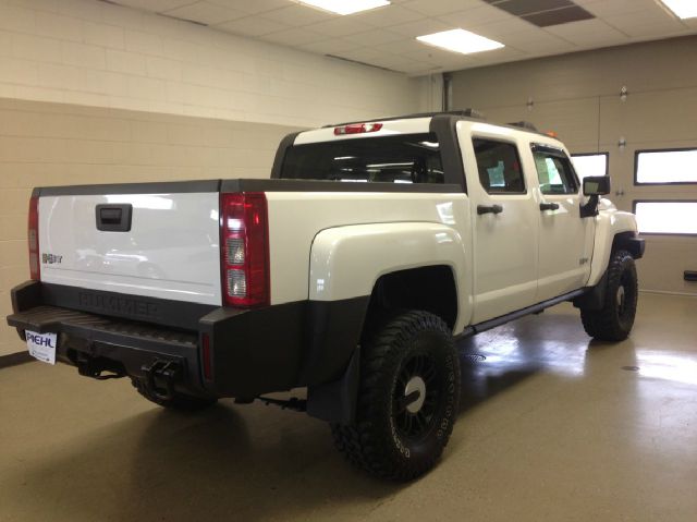 Hummer H3T 2009 photo 2