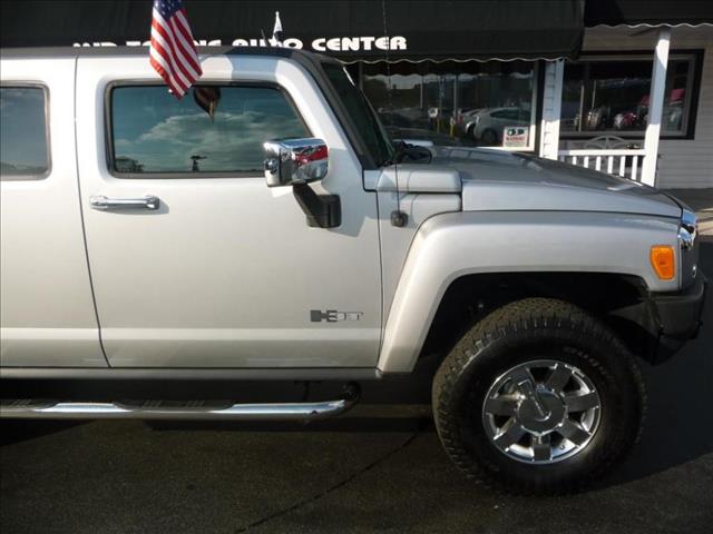 Hummer H3T 2010 photo 1
