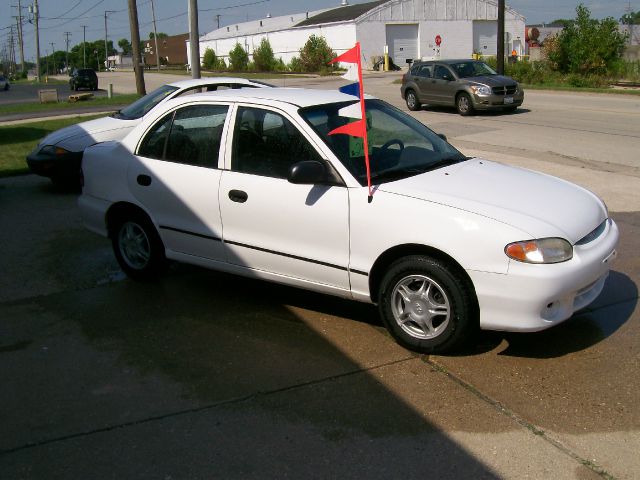 Hyundai Accent 1999 photo 2