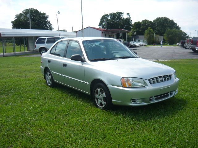 Hyundai Accent 2000 photo 2