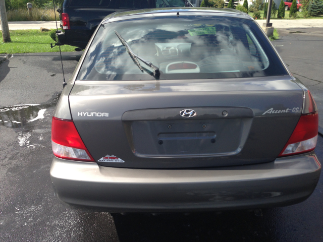 Hyundai Accent 2000 photo 1