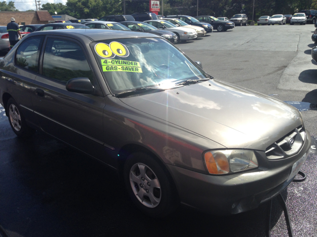 Hyundai Accent 2000 photo 2