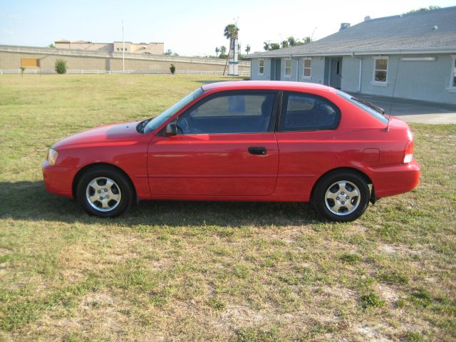 Hyundai Accent 2000 photo 1