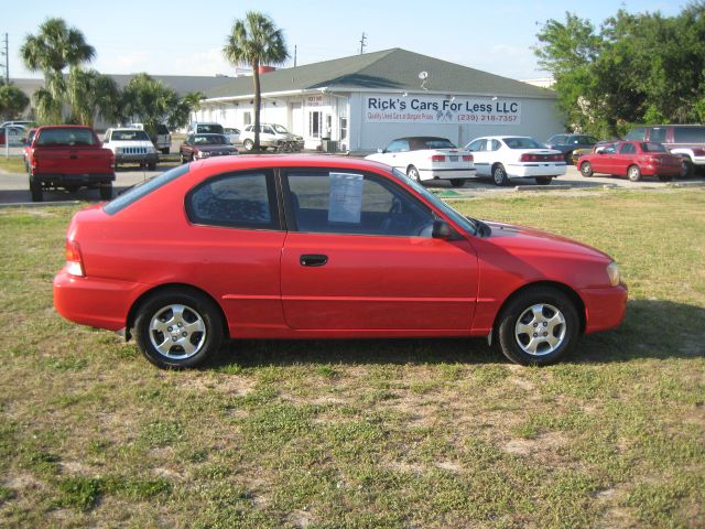 Hyundai Accent 2000 photo 4