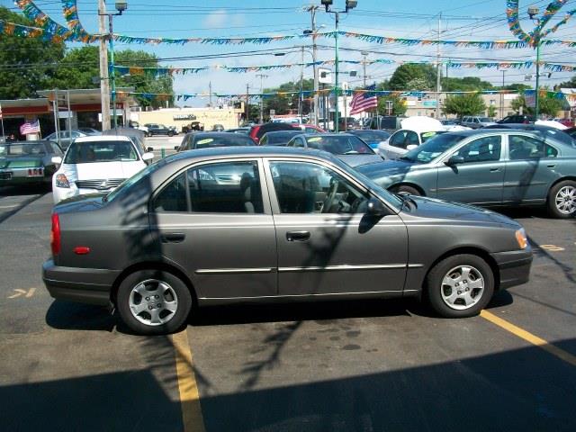Hyundai Accent 2000 photo 1