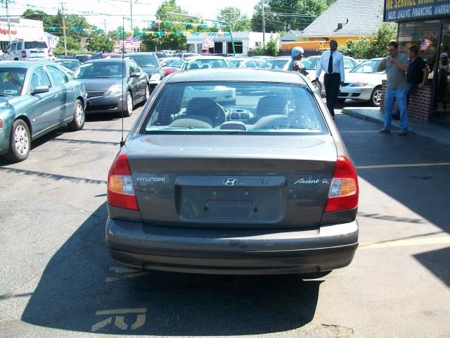 Hyundai Accent 2000 photo 3