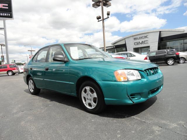 Hyundai Accent 2000 photo 1