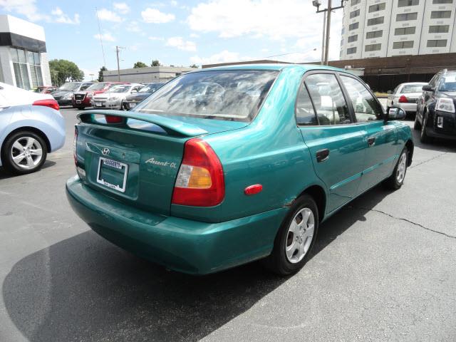 Hyundai Accent 2000 photo 3