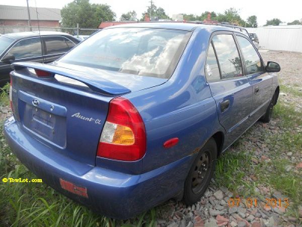 Hyundai Accent 2000 photo 2