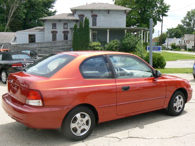 Hyundai Accent 2000 photo 1
