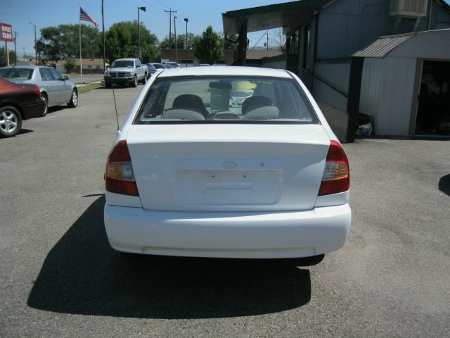Hyundai Accent 2001 photo 3
