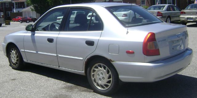 Hyundai Accent 2001 photo 2