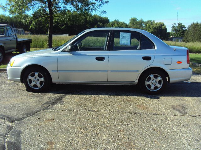 Hyundai Accent 2001 photo 2