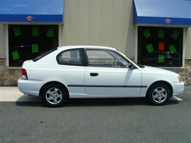Hyundai Accent 2001 photo 2