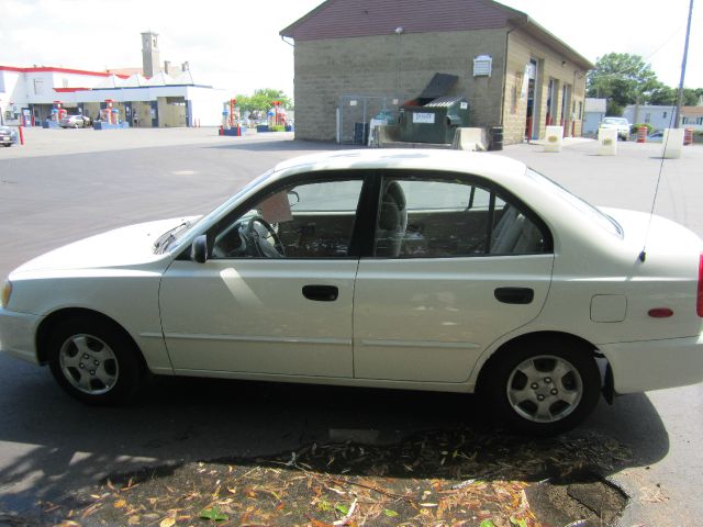 Hyundai Accent 2001 photo 1
