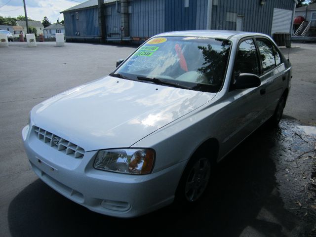 Hyundai Accent 2001 photo 3