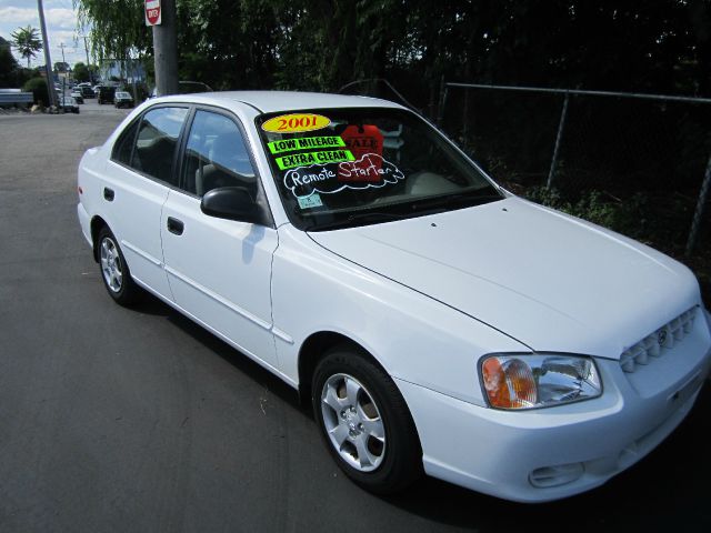 Hyundai Accent 2001 photo 4