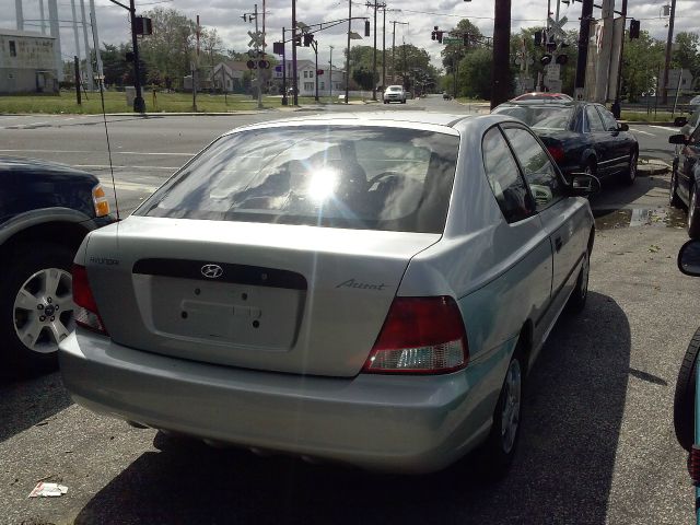 Hyundai Accent 2001 photo 3