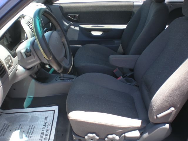 Hyundai Accent 2001 photo 4