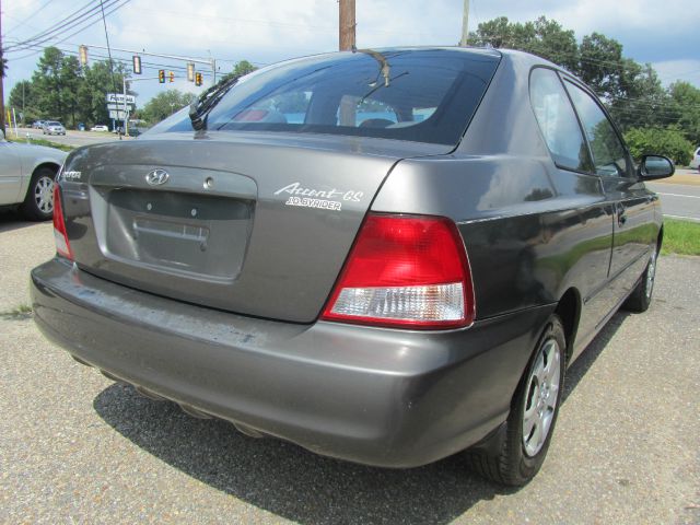 Hyundai Accent 2001 photo 4