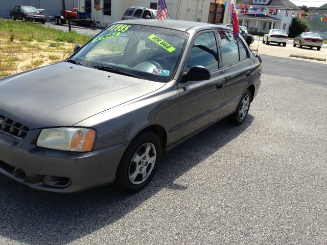 Hyundai Accent 2002 photo 2