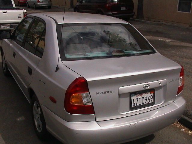 Hyundai Accent 2002 photo 2