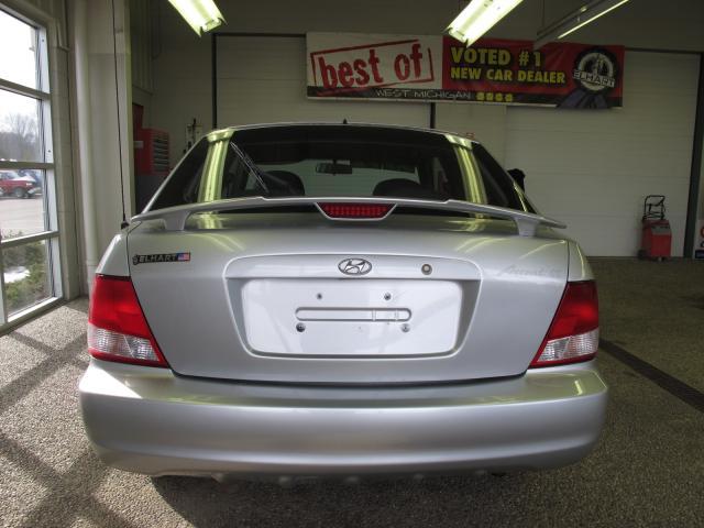 Hyundai Accent 2002 photo 2
