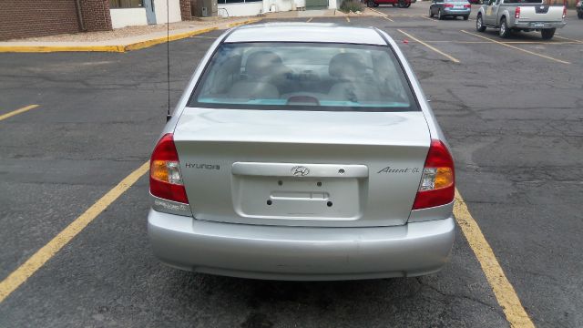 Hyundai Accent 2002 photo 2