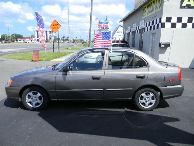 Hyundai Accent 2002 photo 2