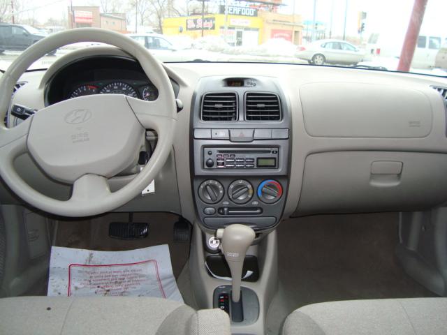 Hyundai Accent 2002 photo 4