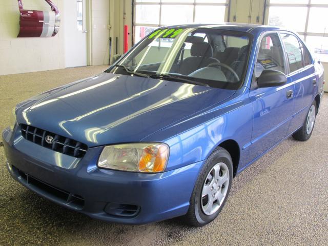 Hyundai Accent 2002 photo 3