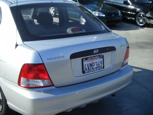 Hyundai Accent 2002 photo 2