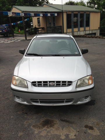 Hyundai Accent 2002 photo 2