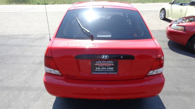 Hyundai Accent 2002 photo 3