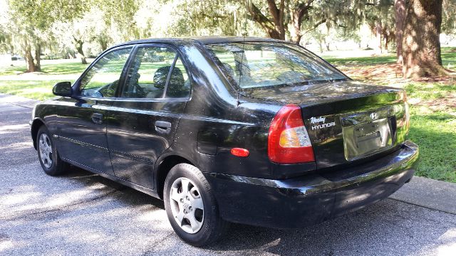 Hyundai Accent 2002 photo 2
