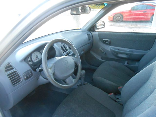 Hyundai Accent 2002 photo 2