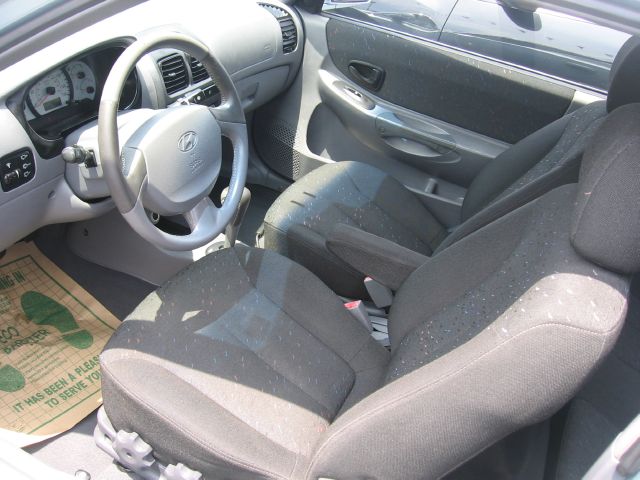 Hyundai Accent 2000 Dodge SLT Hatchback