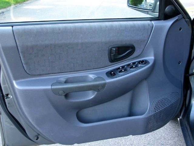 Hyundai Accent 2003 photo 3