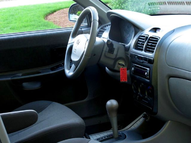 Hyundai Accent 2003 photo 6