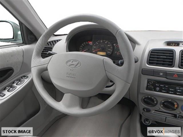 Hyundai Accent 2004 photo 3