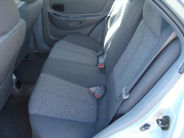 Hyundai Accent 2004 photo 2