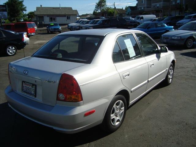Hyundai Accent 2004 photo 3