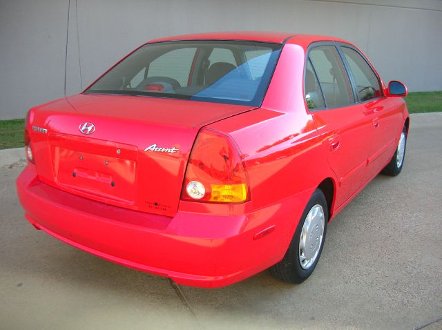 Hyundai Accent 2005 photo 2