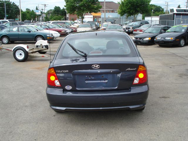 Hyundai Accent 2005 photo 3