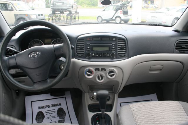 Hyundai Accent 2006 photo 3