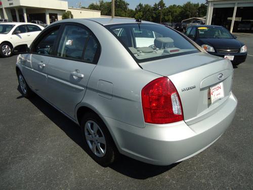 Hyundai Accent 2009 photo 1