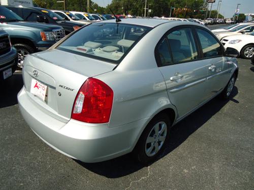 Hyundai Accent 2009 photo 2