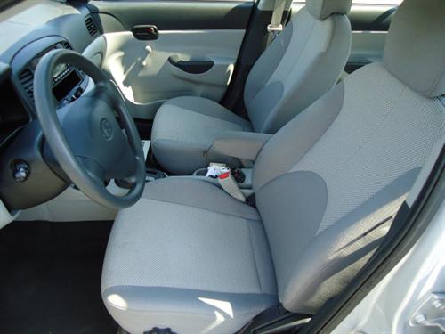 Hyundai Accent 2009 photo 4